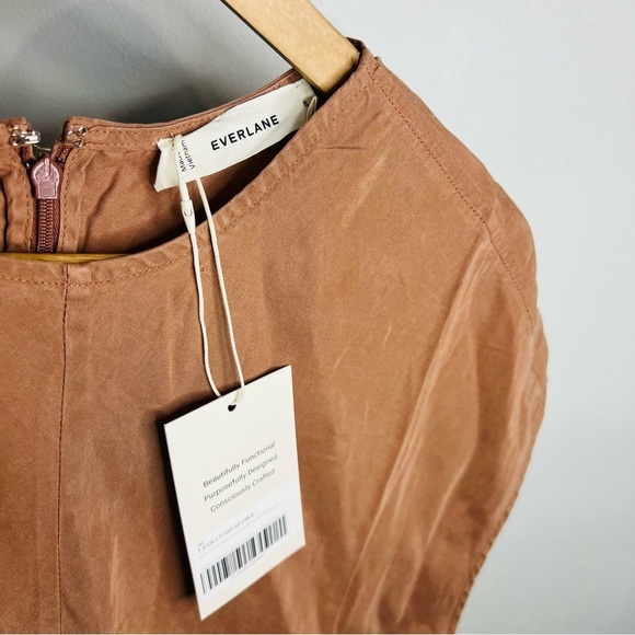 NWT EVERLANE The Drape Top in Butterlite Carob Brown size 8 - Picture 4 of 7